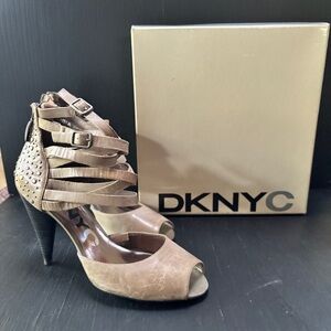 DKNYC VIVIAN Women's Heather Gray / Tan Peep Toe Ankle-Wrap Heels